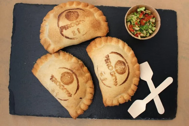 Pirogi in der Herstellung